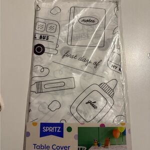 Spritz color your own table cloth